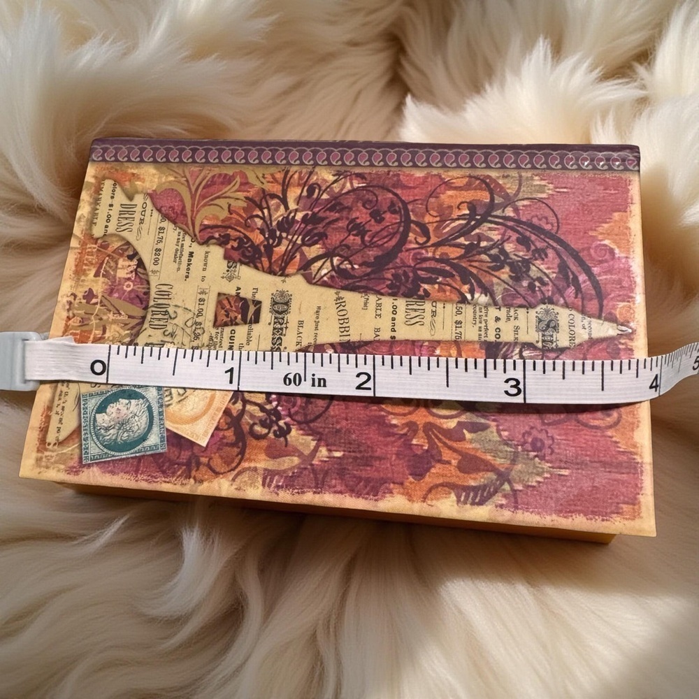 ⚜️ Punch Studio Decorative Storage Book Box,magnetic closure,soap included NIB - Picture 7 of 7